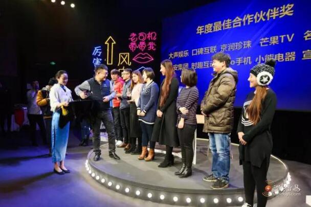 一场行业直播峰会竟吸引807万粉丝围观，微播易这次玩得有点大！
