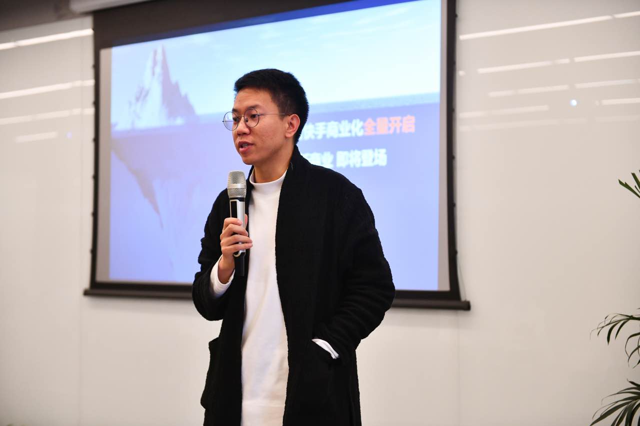 快手商业化提速的两架马车:人工智能+社交驱动 快手商业化提速的两架马车:人工智能+社交驱动